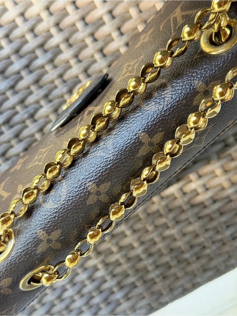 Authentic LV Victoire Monogram